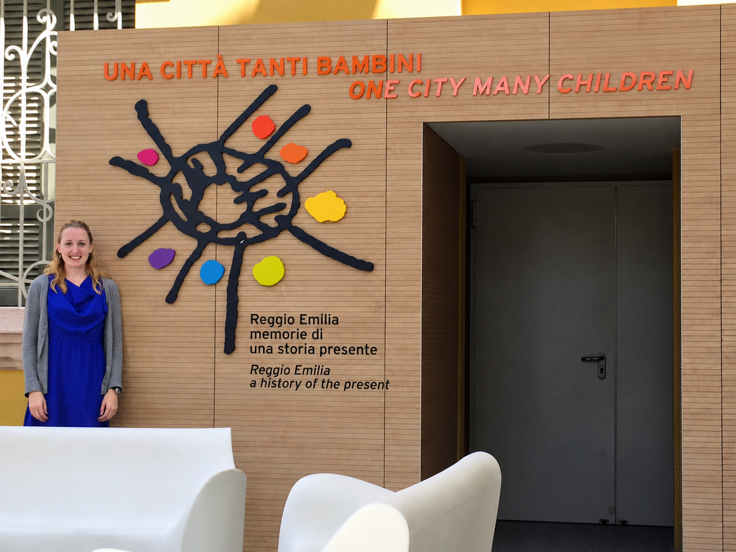 Margaret Powers visiting the Reggio Emilia exhibition in Italy